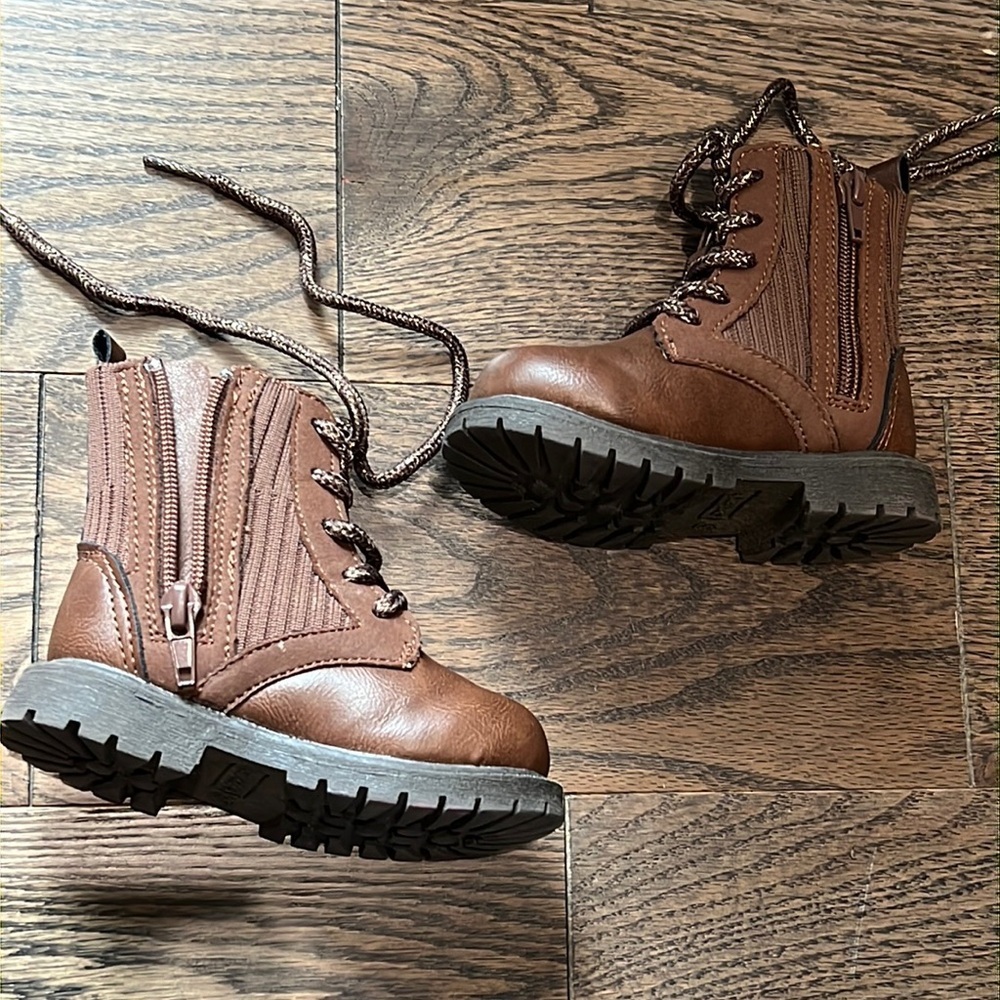 Carter’s brown combat boots toddler size 5 Fall shoes